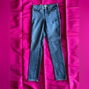 Levi’s 311 shaping skinny denim jeans size 27